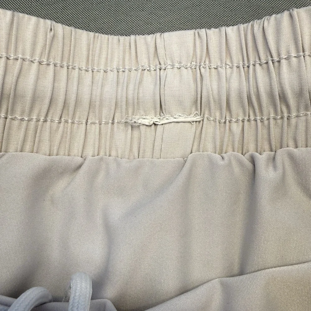 Lululemon Tracker Short‎ V Stone White Lined Size 4 Low-Rise Drawstring *No Tag